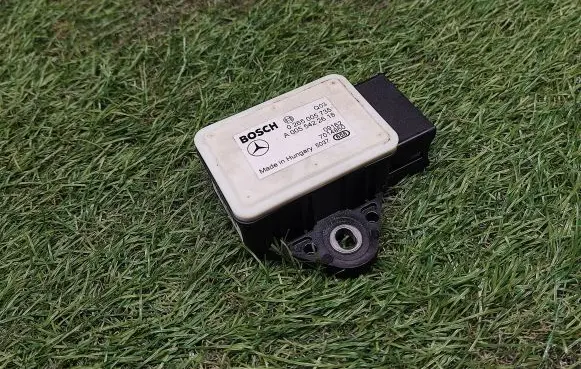 Mercedes-Benz C W204 ESP acceleration yaw rate sensor A0055422618 0265005735