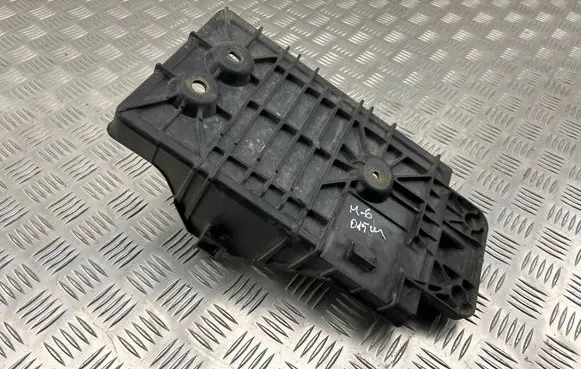 Battery tray