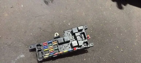 Volvo V70 Fuse box set 9452993 518322110