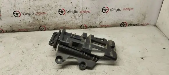 Rear bumper mounting bracket