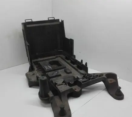 Volkswagen Jetta V Battery box tray 1K091533C