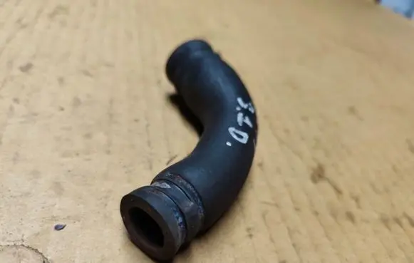 Jeep Grand Cherokee (WJ) Engine coolant pipe/hose