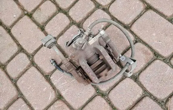 Opel Astra J Rear brake caliper 13407162