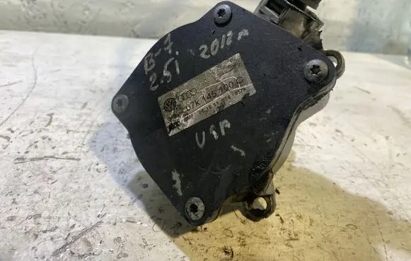 Volkswagen PASSAT B7 Vacuum pump 07K145100C 061011079