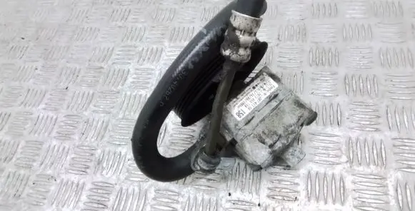 Volvo V70 Power steering pump 30741790