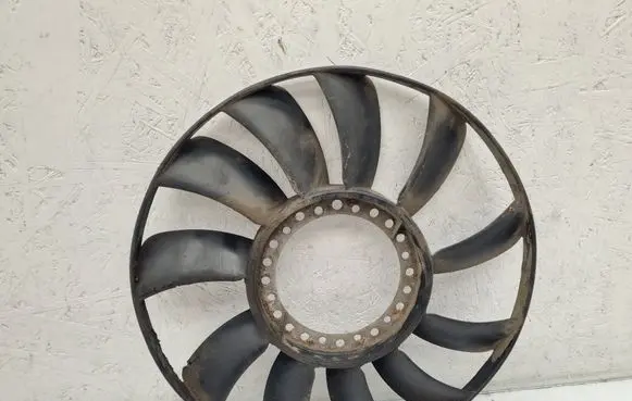 Volkswagen PASSAT B5 Fan impeller 058121301B