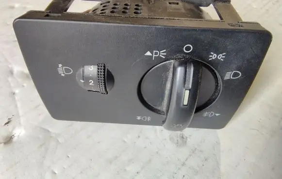 Ford Focus Light switch 7M5T13A024MA 04069765070528B1