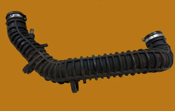 Opel Vivaro Intercooler hose/pipe 93858730