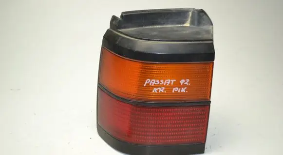 Volkswagen PASSAT B3 Rear/tail lights 333945111
