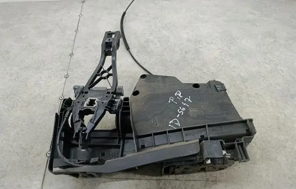 Volvo C30 Front door lock 3125367431214730