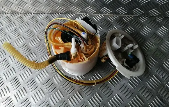 BMW 5 G30 G31 In-tank fuel pump 7476101