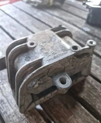 Engine mount bracket