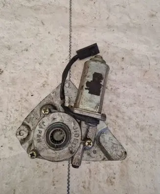 Nissan Patrol Y60 Rear door window regulator with motor