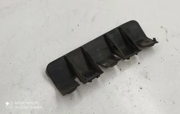 Land Rover Discovery 3 - LR3 Rear bumper mounting bracket DQL000091