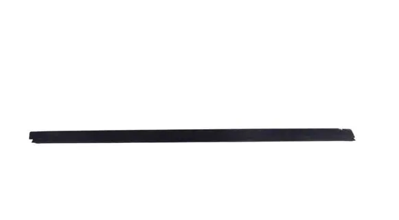 Mercedes-Benz C W204 Door glass trim 389966901