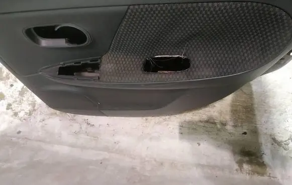Nissan Note (E11) Rear door card panel trim