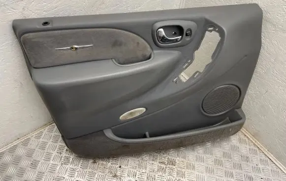Chrysler Grand Voyager IV Front door card panel trim XW331D5AA
