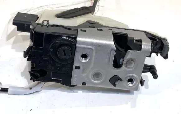 Peugeot 2008 I Front door lock 9812500780