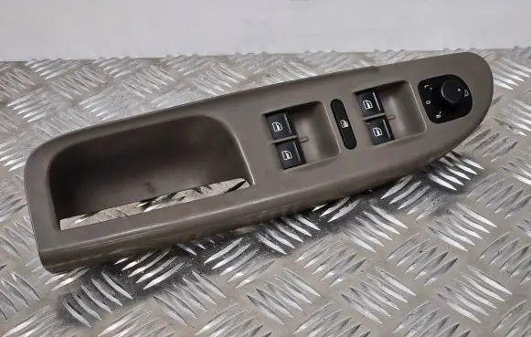 Volkswagen PASSAT B6 Electric window control switch 3C1867171