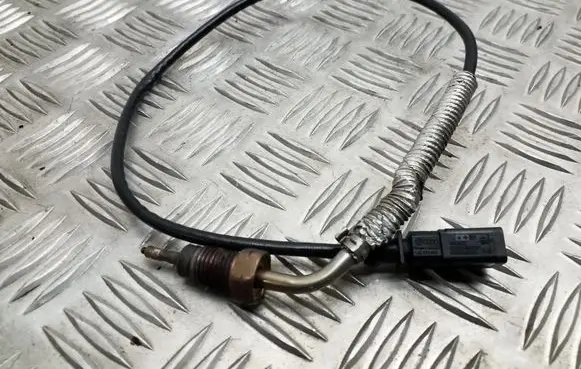 Seat Leon (5F) Exhaust gas temperature sensor 04L906088AR