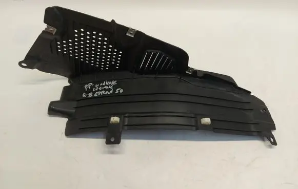 Front wheel arch liner splash guards