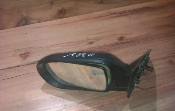 Mazda 323 Front door electric wing mirror e11011164