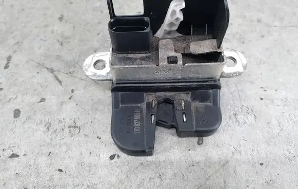 Volkswagen Touran I Tailgate lock latch 1T0827505H