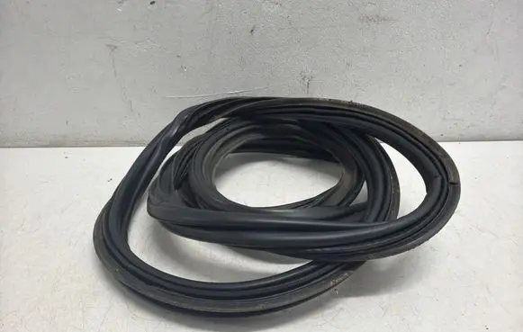 Opel Adam Seal rubber (tailgate) 13352790