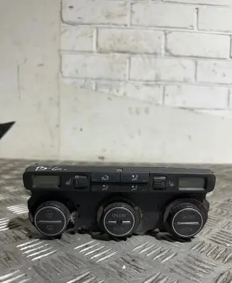 Volkswagen PASSAT B6 Climate control unit 74677532