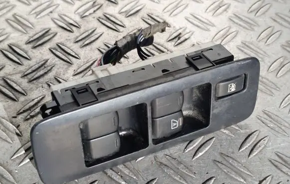 Nissan Qashqai+2 Electric window control switch 25401BB65A 20534C