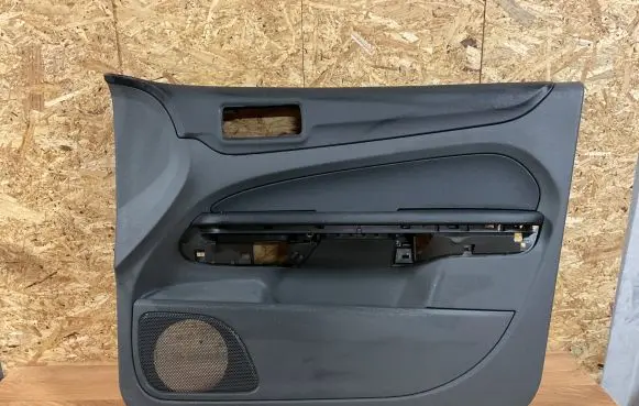 Ford Focus Front door card panel trim 4M51A23942C P9Z1A