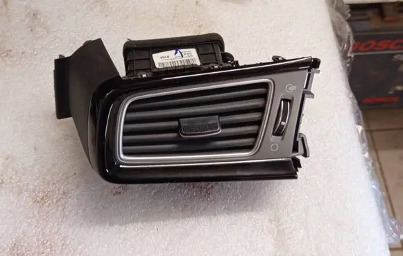 KIA Niro Dash center air vent grill 84790GG100CE4 00013AGG