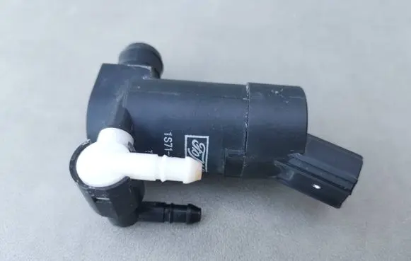 Ford C-MAX I Windscreen/windshield washer pump 1S7117K624