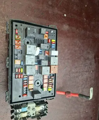 Opel Zafira C Fuse module 13368645 1933 1110132AB