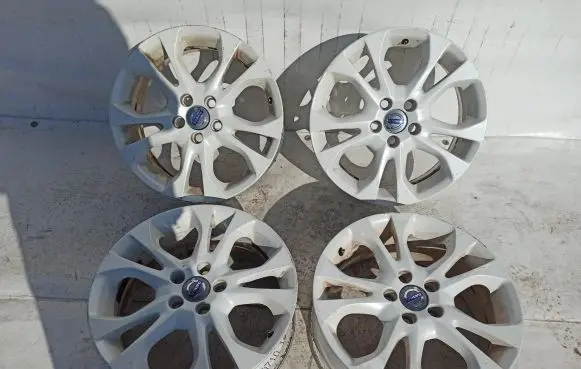 Volvo V50 R17 alloy rim 