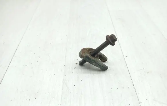 Renault Megane III Fuel Injector clamp holder
