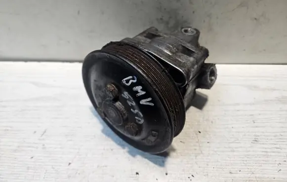 BMW 5 E34 Power steering pump 5889883 7681955236