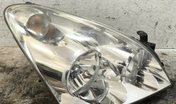 Toyota Corolla Verso AR10 Headlight/headlamp