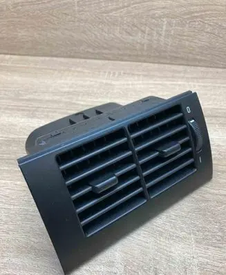 BMW 5 E39 Dash center air vent grill 8391182 Used