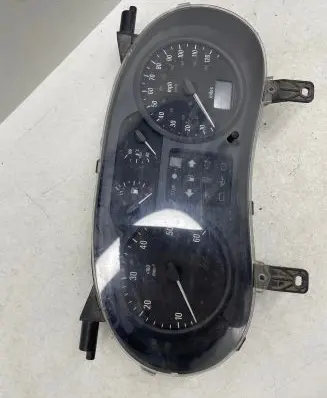 Opel Vivaro Speedometer (instrument cluster) P8200295454 216754630 216769058