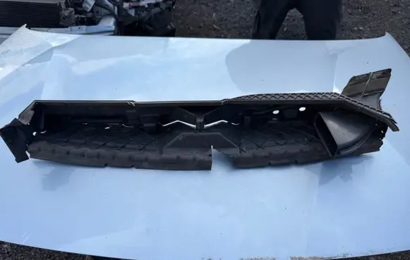 Opel Astra K Intercooler air guide/duct channel 39035983 52074401 5207A00