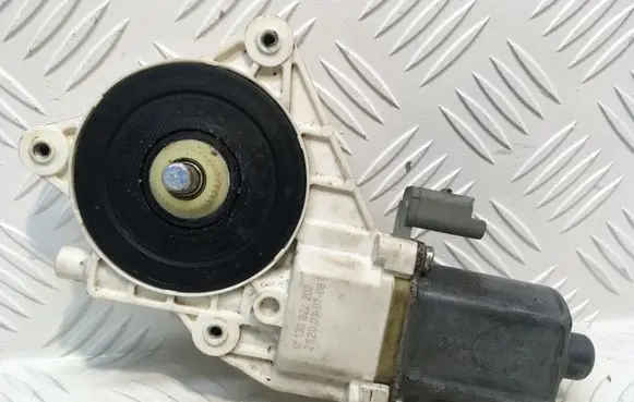 Nissan Micra Front door window regulator motor 0130822202