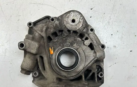 Volkswagen II LT Oil pump 074115109B