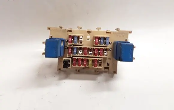 Nissan Primera Fuse module 252309F920