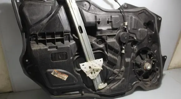 Front window lifting mechanism without motor