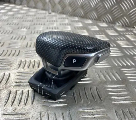 Audi Q7 4M Gear shifter/selector 4M2713140G