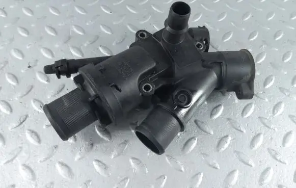 Citroen DS5 Thermostat housing 9803648780