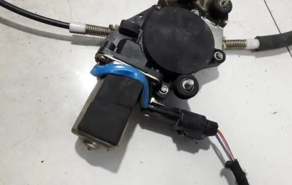 Fiat Marea Front door window regulator motor 0679