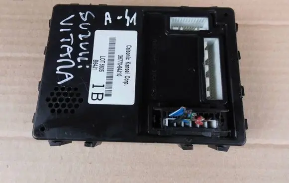 Suzuki Grand Vitara II Comfort/convenience module 3677064J10