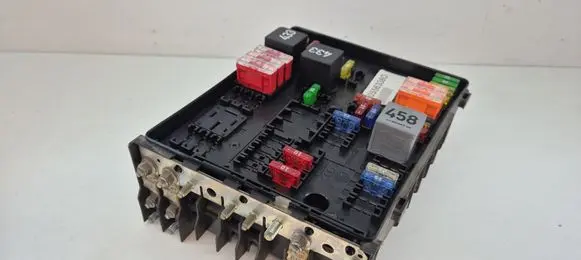Volkswagen Golf V Fuse module 1K0937124K
